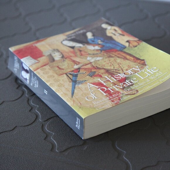 A History of Private Life: Revelations in the Late Medieval World. - Picture 4 of 8